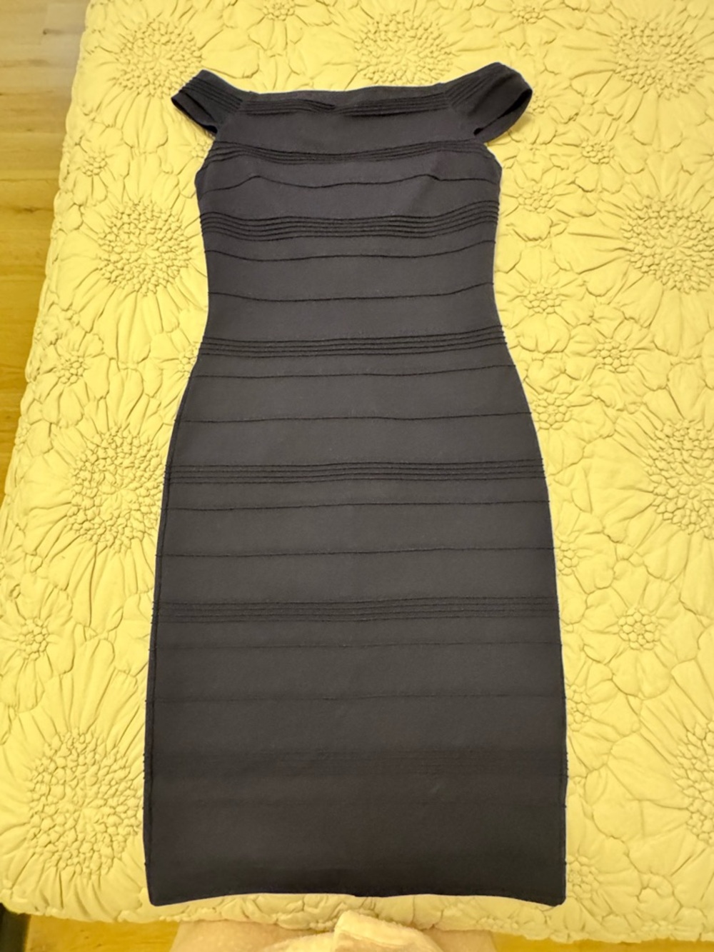 Ted Baker Off-Shoulder Bodycon Dress in Navy. Size 1